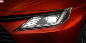 مصابيح تويوتا يارس 2024 الأمامية