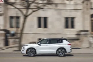 جانب ميتسوبيشي أوتلاندر 2024