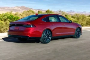 جانب هوندا أكورد هايبرد 2024