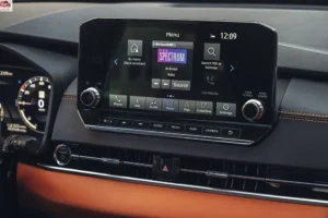 شاشة ميتسوبيشي أوتلاندر 2024