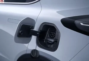 مخرج شحن جيلي جيومتري سي 2024