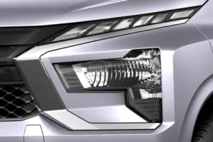 مصابيح ميتسوبيشي إكسباندر 2024 الأمامية