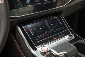 شاشة أودي RS Q8 2024