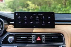 شاشة جينيسيس G70 2024