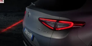 مصابيح ألفا روميو ستيلفيو 2024 الخلفية