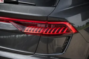 مصابيح أودي RS Q8 2024 الخلفية