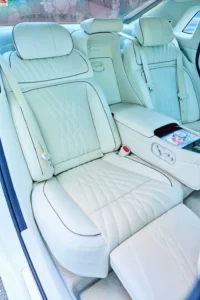 مقاعد جينيسيس G90 2024 الخلفية