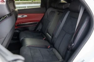 مقاعد جينيسيس GV70 2024 الخلفية