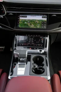 شاشة أودي SQ8 2024