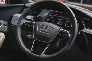عجلة قيادة أودي Q8 e ترون 2024