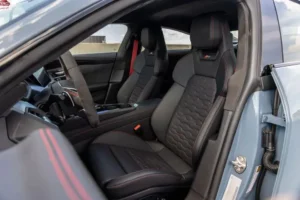 مقاعد أودي E ترون جي تي 2024 الأمامية