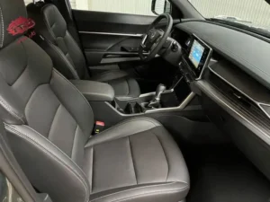 مقاعد سانج يونج توريس 2024 الأمامية