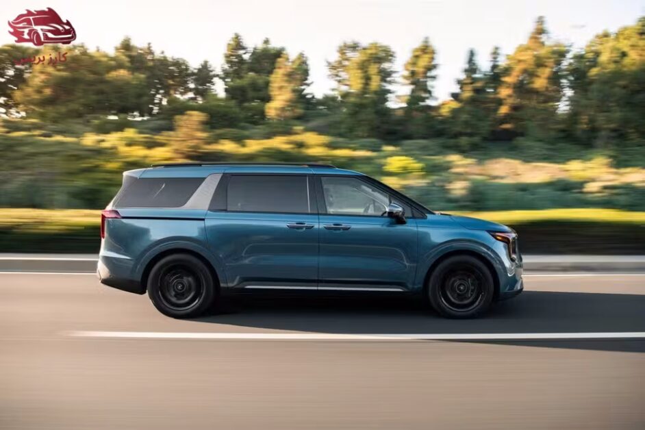 كيا كرنفال 2025: ميني فان بثوب SUV – فخامة رحابة وذكاء تقني لعائلة عصرية 3 جانب كيا كرنفال 2025