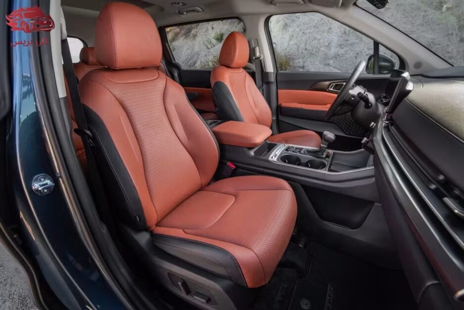 كيا كرنفال 2025: ميني فان بثوب SUV – فخامة رحابة وذكاء تقني لعائلة عصرية 11 مقاعد كيا كرنفال 2025 الأمامية