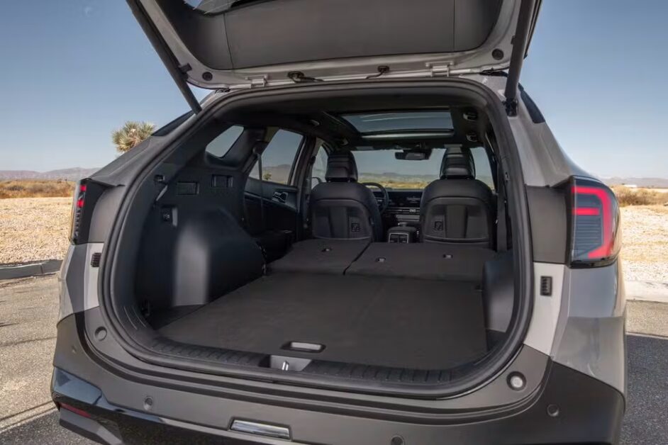 كيا سبورتاج 2026 الجديدة كليا:التصميم العصري والتقنيات الذكية يجتمعان في SUV عائلية استثنائية 4 صندوق تحميل كيا سبورتاج 2026 مع طي المقاعد الخلفية