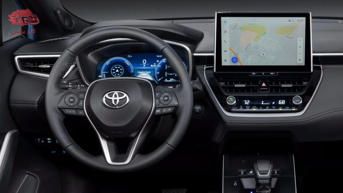 تويوتا كورولا كروس 2026 – SUV مدمجة تجمع الأداء والأناقة 8 عجلة قيادة تويوتا كورولا كروس 2026