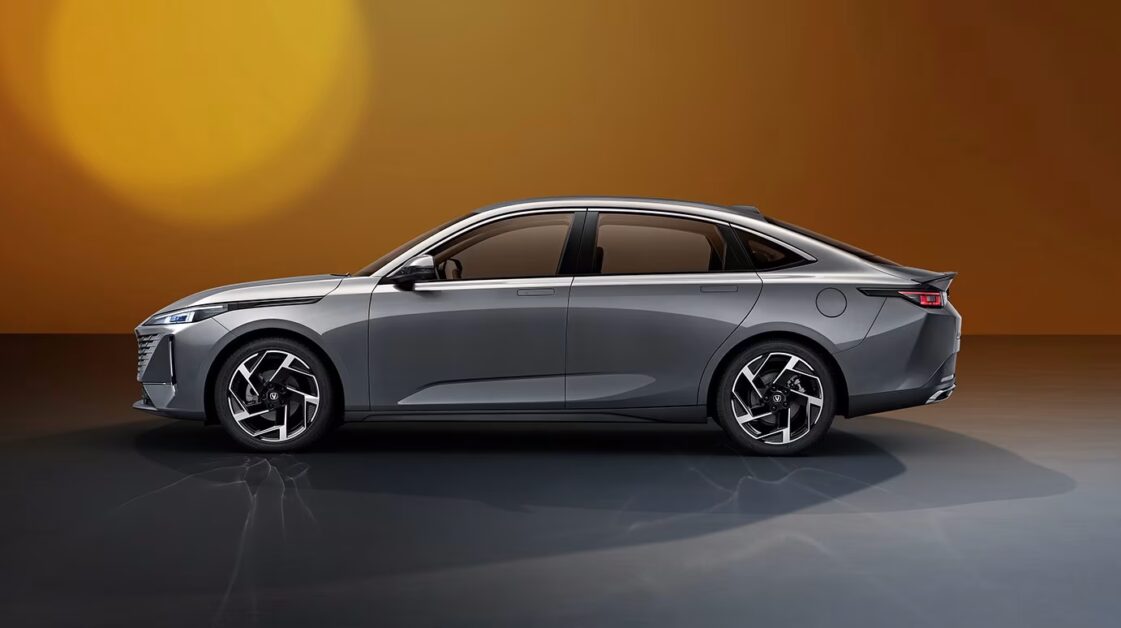 شانجان ايدو بلس 2026: السيدان الرياضية التي هزمت المنافسين! سعر، مواصفات وأداء أقوى سيارة في فئتها 3 جانب شانجان ايدو بلس 2026