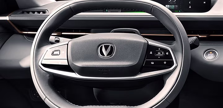 شانجان ايدو بلس 2026: السيدان الرياضية التي هزمت المنافسين! سعر، مواصفات وأداء أقوى سيارة في فئتها 8 عجلة قيادة شانجان ايدو بلس 2026