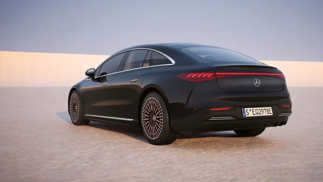 مرسيدس بنز EQS 2026: وداعا لـ S-Class؟ رفاهية كهربائية بمدى 628 كم وتوجيه خلفي ساحر! 3 مرسيدس بنز eqs 2026 1