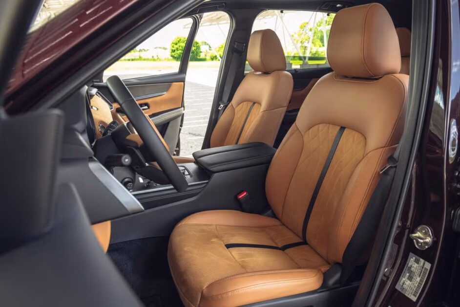 مازدا CX-90 2026 مميزات وعيوب الـ SUV اليابانية الفاخرة 9 مقاعد مازدا cx 90 2026 الأمامية