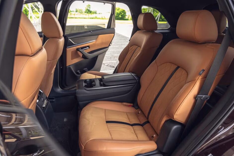 مازدا CX-90 2026 مميزات وعيوب الـ SUV اليابانية الفاخرة 10 مقاعد مازدا cx 90 2026 الخلفية