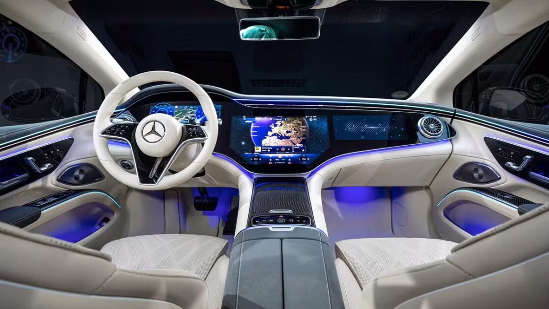 مرسيدس بنز EQS 2026: وداعا لـ S-Class؟ رفاهية كهربائية بمدى 628 كم وتوجيه خلفي ساحر! 9 مقصورة مرسيدس بنز eqs 2026