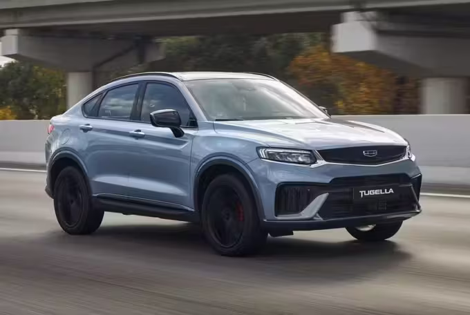 جيلي توجيلا 2026: هل تحدت قوانين الكوبيه؟ قوة فولفو المخفية بتصميم يخطف الأنفاس! 1 جيلي توجيلا 2026