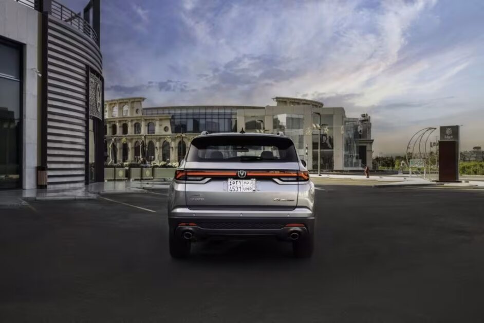 شانجان CS35 بلس 2026: هل هي حقا صدمة المنافسين؟ اكتشف لماذا يعشقها الجميع 4 خلفية شانجان cs35 بلس 2026