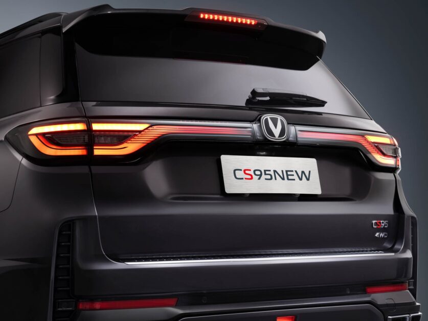 شانجان CS95 2026: مميزات وعيوب سيارة 7 راكب (تحدي التيلورايد) 3 خلفية شانجان cs95 2026