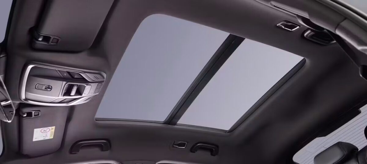 جيلي توجيلا 2026: هل تحدت قوانين الكوبيه؟ قوة فولفو المخفية بتصميم يخطف الأنفاس! 6 سقف جيلي توجيلا 2026