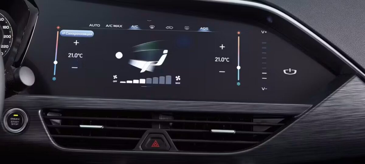 جيلي توجيلا 2026: هل تحدت قوانين الكوبيه؟ قوة فولفو المخفية بتصميم يخطف الأنفاس! 7 شاشة جيلي توجيلا 2026