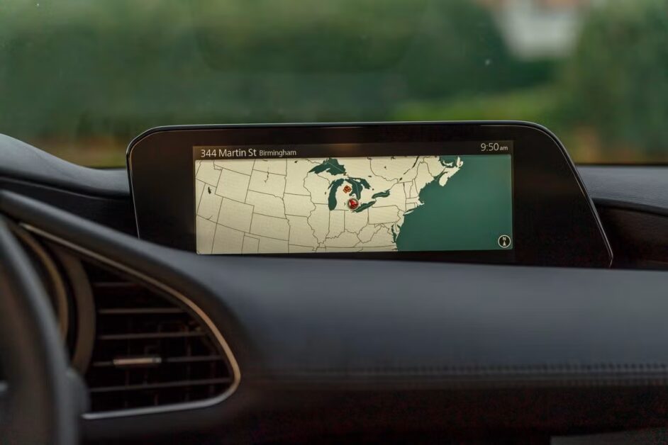 مازدا 3 2026: هل هي ملكة الفخامة ؟ مراجعة شاملة للمميزات والعيوب 6 شاشة مازدا 3 2026