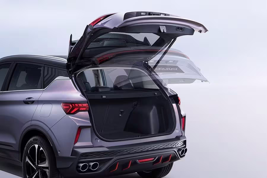 جيلي كولراي 2026: 174 حصان وتجهيزات بسعر تنافسي هل أصبحت تهديد حقيقي لهيونداي كريتا؟ 5 صندوق تحميل جيلي كولراي 2026