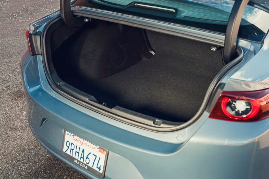 مازدا 3 2026: هل هي ملكة الفخامة ؟ مراجعة شاملة للمميزات والعيوب 5 صندوق تحميل مازدا 3 2026