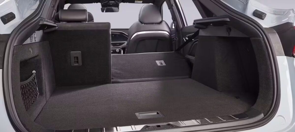 جيلي توجيلا 2026: هل تحدت قوانين الكوبيه؟ قوة فولفو المخفية بتصميم يخطف الأنفاس! 8 صندوق جيلي توجيلا 2026