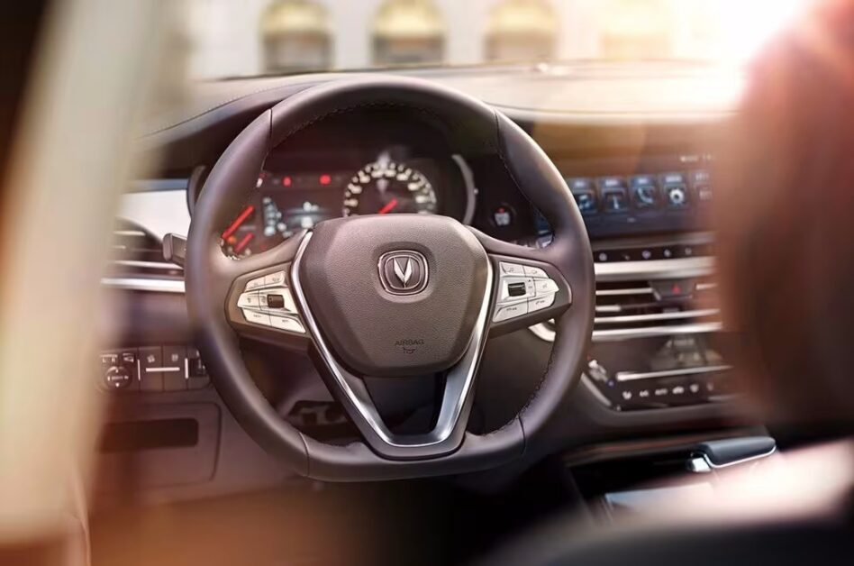 شانجان CS35 بلس 2026: هل هي حقا صدمة المنافسين؟ اكتشف لماذا يعشقها الجميع 8 عجلة قيادة شانجان cs35 بلس 2026