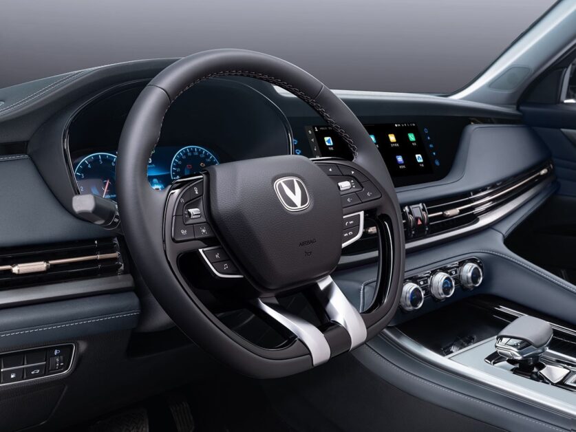 شانجان CS95 2026: مميزات وعيوب سيارة 7 راكب (تحدي التيلورايد) 7 عجلة قيادة شانجان cs95 2026