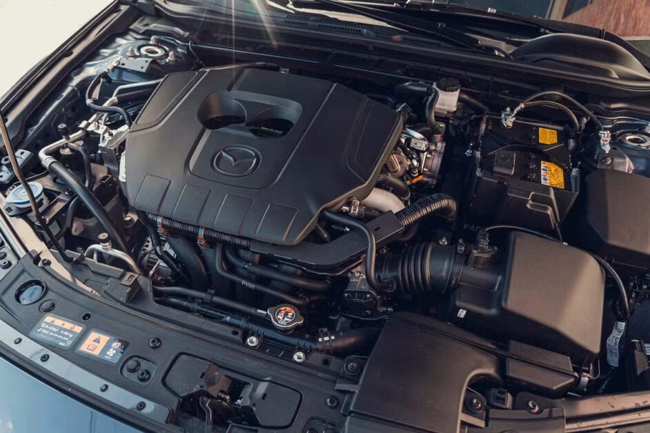 مازدا 3 2026: هل هي ملكة الفخامة ؟ مراجعة شاملة للمميزات والعيوب 8 محرك مازدا 3 2026