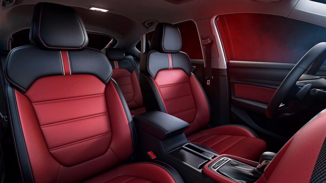 إم جي 6 2026: ملكة الأداء والتسارع؟ اكتشف المزايا والعيوب والأسعار بالتفصيل 6 مقاعد إم جي 6 2026 الأمامية