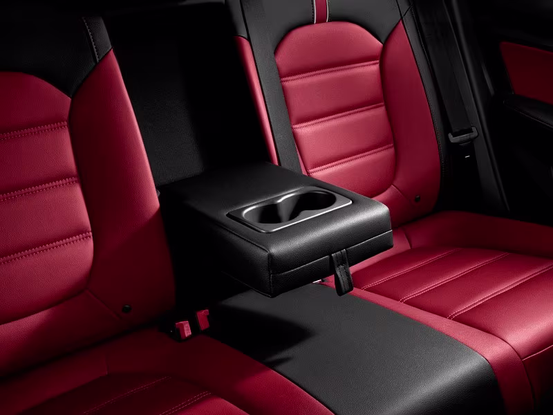 إم جي 6 2026: ملكة الأداء والتسارع؟ اكتشف المزايا والعيوب والأسعار بالتفصيل 7 مقاعد إم جي 6 2026 الخلفية