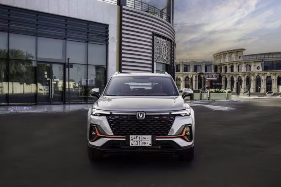 شانجان CS35 بلس 2026: هل هي حقا صدمة المنافسين؟ اكتشف لماذا يعشقها الجميع 5 مقدمة شانجان cs35 بلس 2026