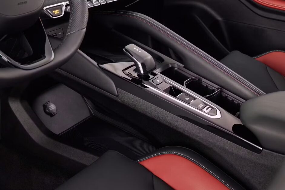 جيلي كولراي 2026: 174 حصان وتجهيزات بسعر تنافسي هل أصبحت تهديد حقيقي لهيونداي كريتا؟ 10 ناقل حركة جيلي كولراي 2026