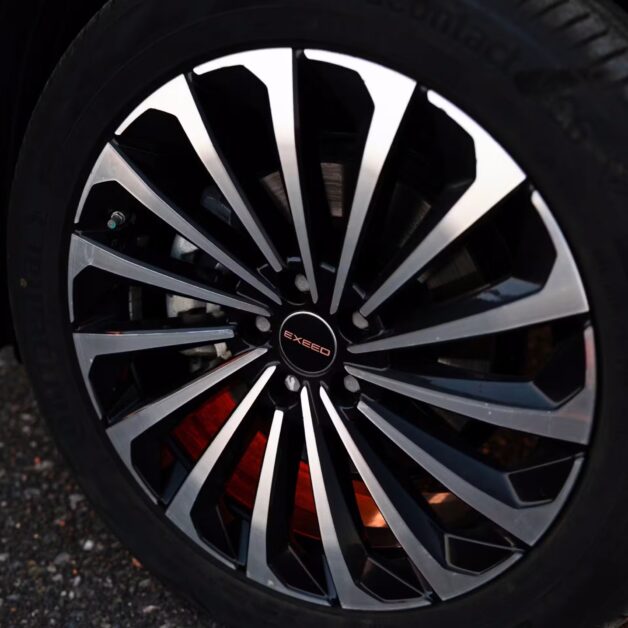 إكسيد TXL 2026: هل ستطيح بالعمالقة الألمان؟ مفاجأة الأداء والفخامة التي لم تتوقعها! 6 عجلة إكسيد txl 2026