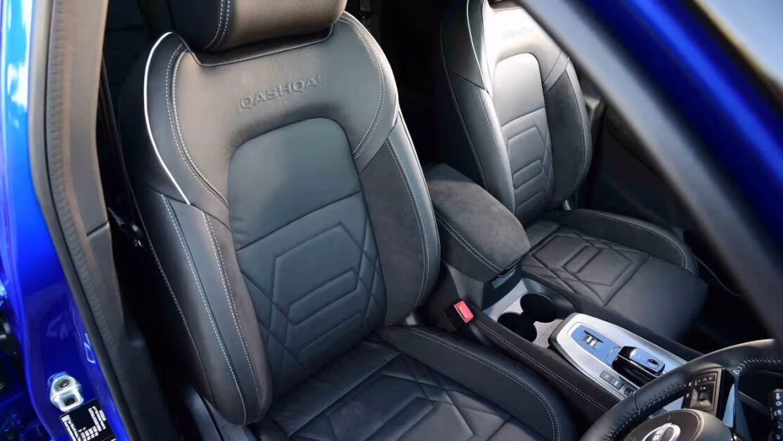 مقاعد نيسان قشقاي 2026 الأمامية