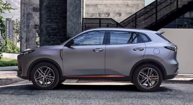 شانجان CS55 بلس 2026: هل هي "مرسيدس الصين" القادمة؟ اكتشف السعر والمواصفات! 4 جانب شانجان cs55 بلس 2026