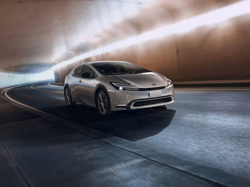 سعر تويوتا بريوس 2026 في الإمارات