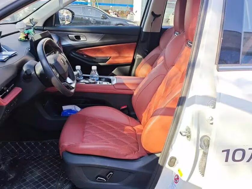 شانجان CS55 بلس 2026: هل هي "مرسيدس الصين" القادمة؟ اكتشف السعر والمواصفات! 7 مقاعد شانجان cs55 بلس 2026 الأمامية