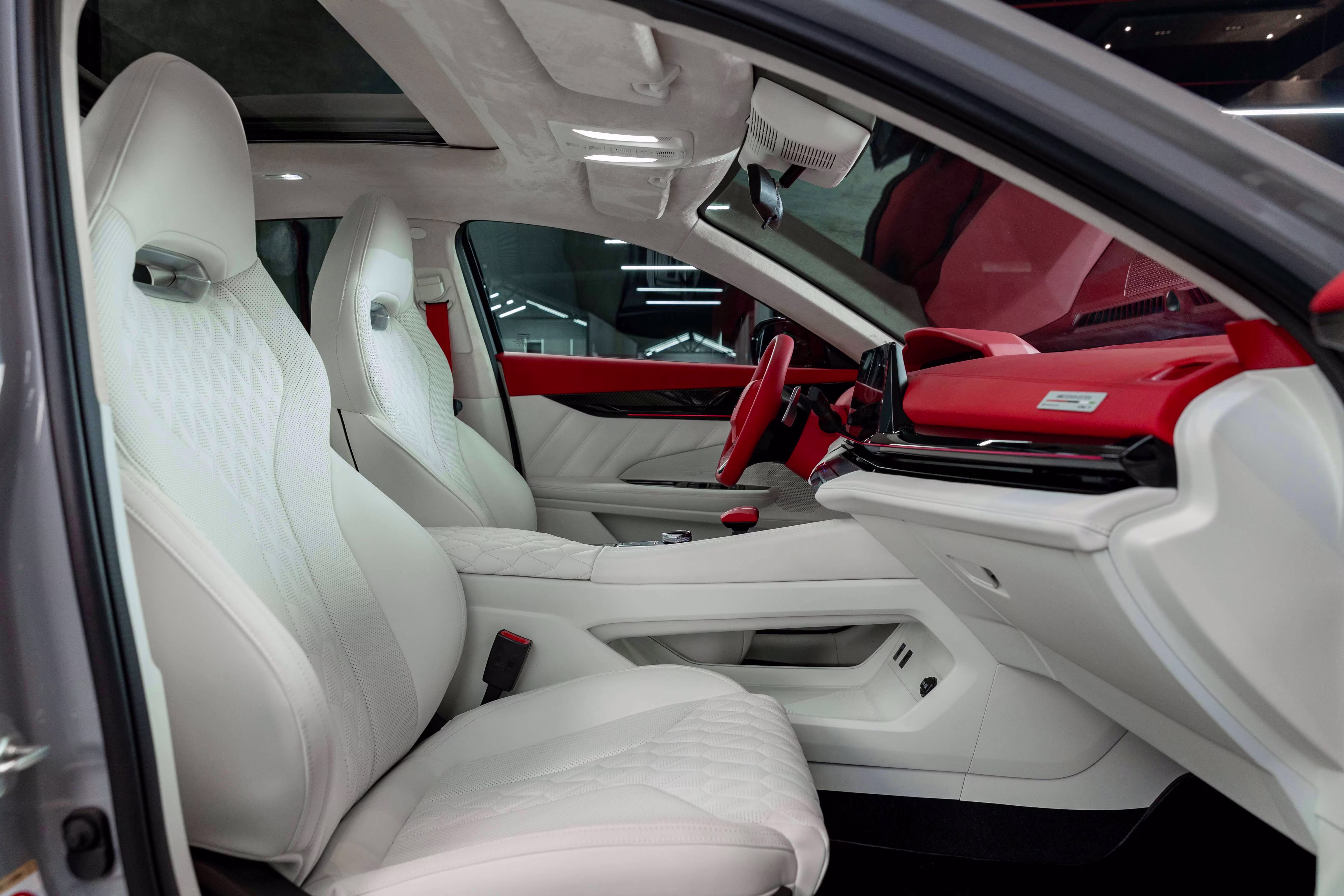 شانجان يوني في 2026: الوحش القادم الذي كسر قواعد اللعبة هل يتفوق على السيارات الأوروبية؟ 6 مقاعد شانجان يوني في 2026