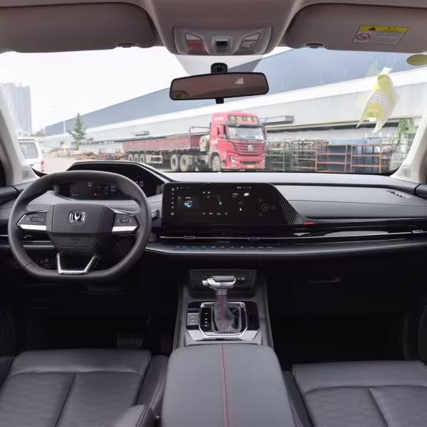 شانجان CS55 بلس 2026: هل هي "مرسيدس الصين" القادمة؟ اكتشف السعر والمواصفات! 6 مقصورة شانجان cs55 بلس 2026